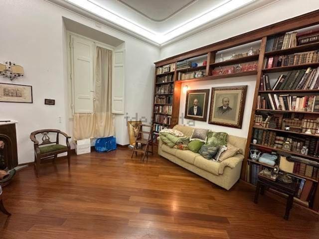 Appartamento in vendita di 230 m² in Via Giuseppe Giusti
