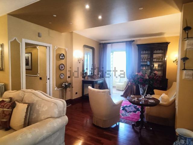 Appartamento in vendita di 230 m² in Via Giacomo Matteotti
