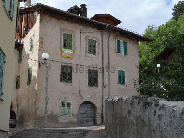 Appartamento in vendita di 230 m² in Via Doss Sedrena, 19