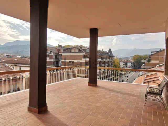 Appartamento in vendita di 230 m² in Via Dante Alighieri, 16