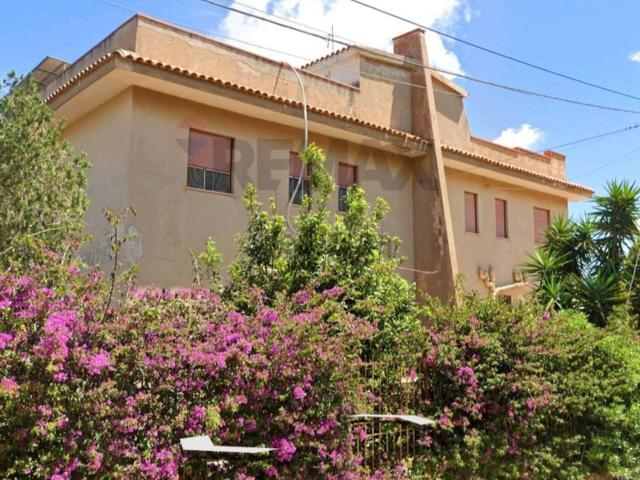 Appartamento in vendita di 230 m² in Via del Nocciolo, 3