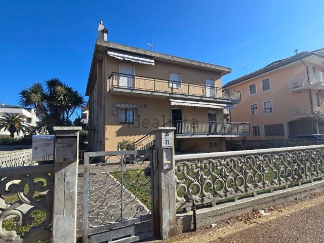 Appartamento in vendita di 230 m² in Via del Cacciatore