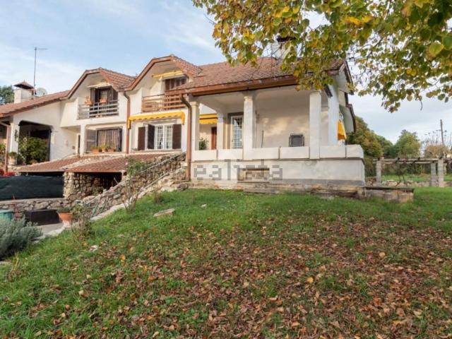 Appartamento in vendita di 230 m² in Via delle Pernici
