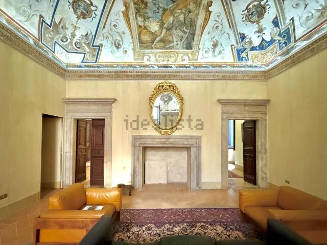 Appartamento in vendita di 230 m² in Via delle Terme, 8