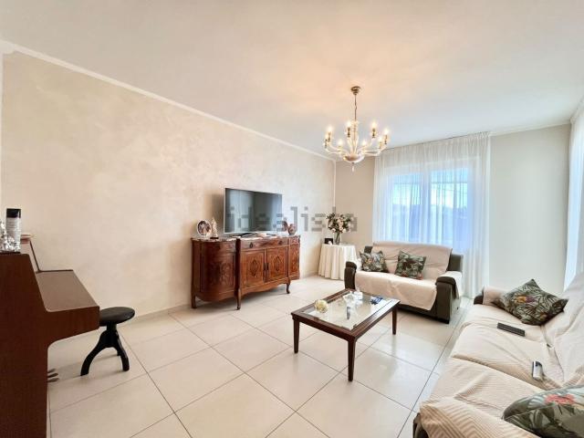 Appartamento in vendita di 230 m² in Via di Mezzo a Vergaio