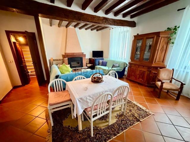 Appartamento in vendita di 230 m² in Via Edmondo de Amicis