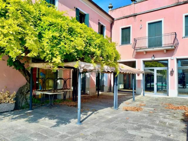 Appartamento in vendita di 230 m² in Via Euganea Bresseo