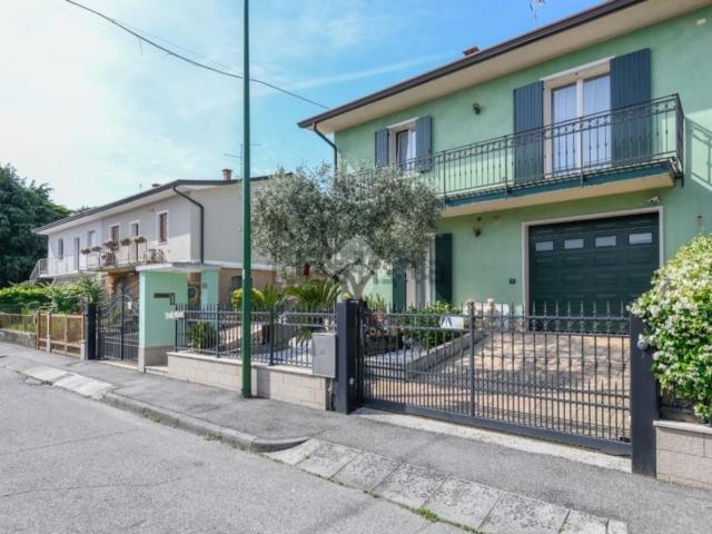 Appartamento in vendita di 230 m² in Via Lombardia, 10
