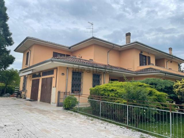 Appartamento in vendita di 230 m² in Via Levata, 38