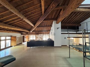 Appartamento in vendita di 230 m² in Via Leoncino