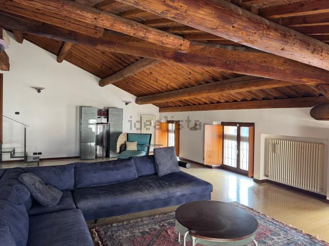 Appartamento in vendita di 230 m² in Via Leoncino