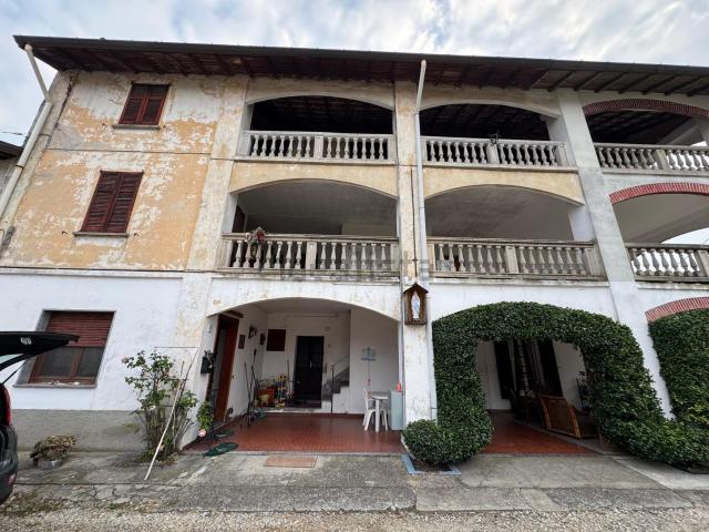 Appartamento in vendita di 230 m² in Via Luigi Cadorna, 12