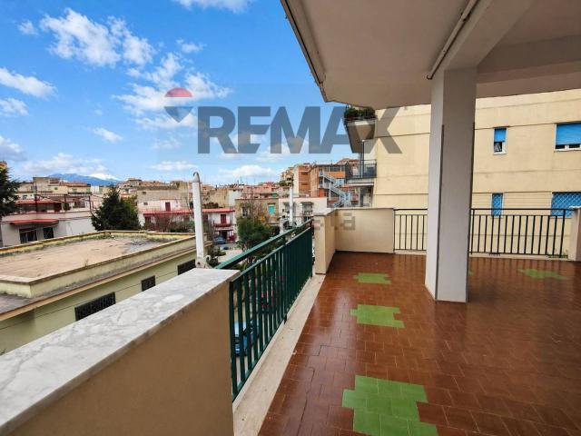 Appartamento in vendita di 230 m² in Via Luigi Settembrini, 15