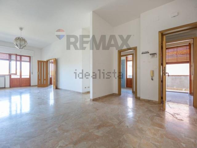 Appartamento in vendita di 230 m² in Via Nazionale