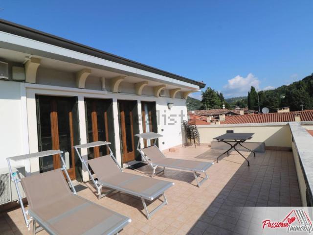 Appartamento in vendita di 230 m² in Via Podgora, 14
