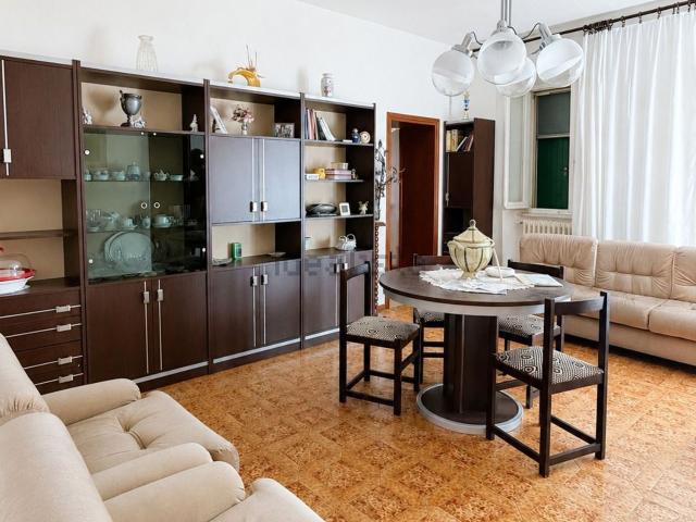 Appartamento in vendita di 230 m² in Via Pierino Albini
