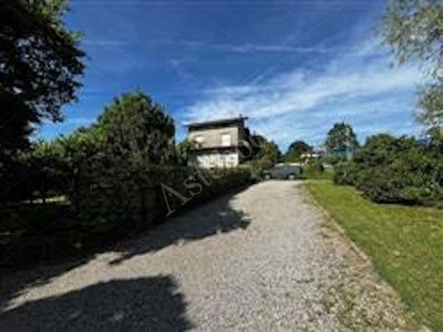 Appartamento in vendita di 230 m² in Via Prealpi