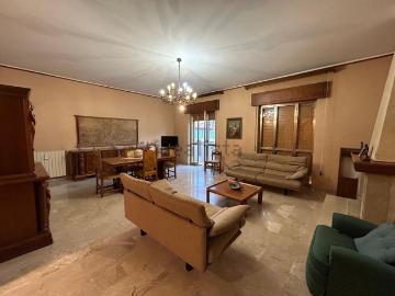 Appartamento in vendita di 230 m² in Via Unità d&apos Italia, 32