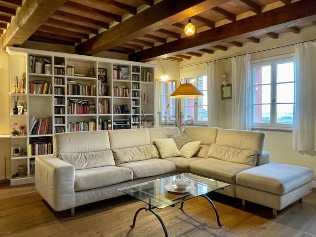 Appartamento in vendita di 230 m² in Via Uliveta