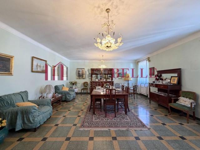 Appartamento in vendita di 230 m² in Via Vittorio Emanuele, 55041