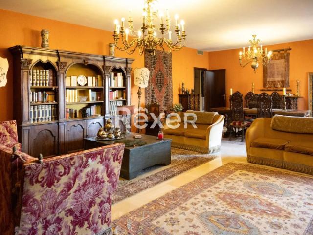 Appartamento in vendita di 230 m² in Via Villa Heloise, 42