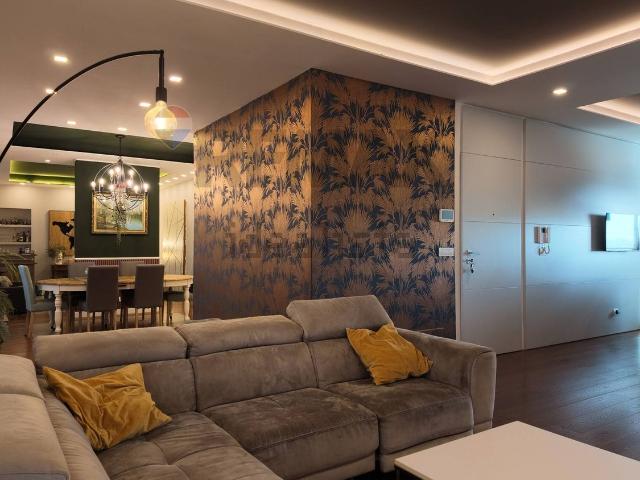 Appartamento in vendita di 230 m² in Viale Unità d&apos Italia, 80