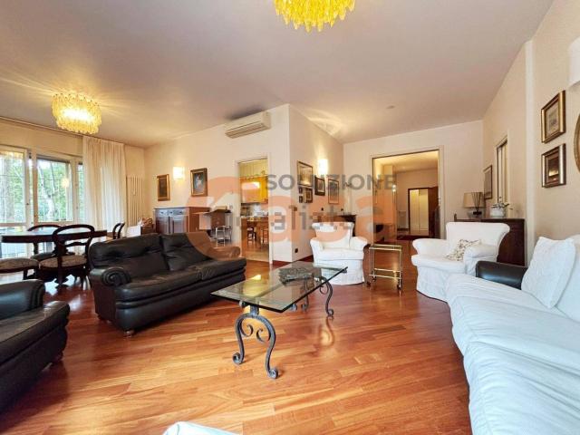 Appartamento in vendita di 230 m² in Viale Pubblico Passeggio