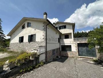 Appartamento in vendita di 230 m² in Contrada Colli