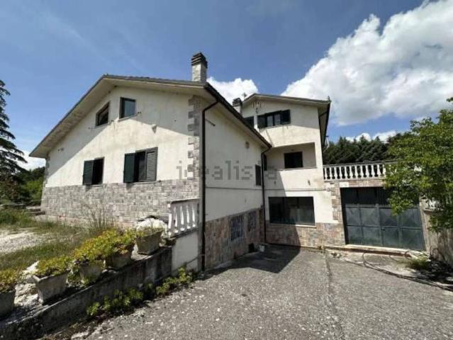 Appartamento in vendita di 230 m² in Contrada Colli