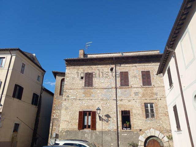 Appartamento in vendita di 230 m² in Piazza Giuseppe Garibaldi, 8