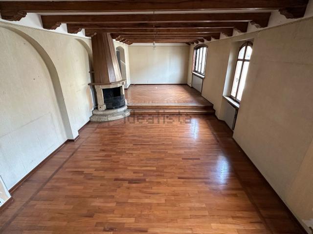 Appartamento in vendita di 230 m² in Piazza del Municipio