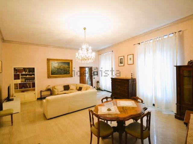 Appartamento in vendita di 230 m² in Piazza Plebiscito