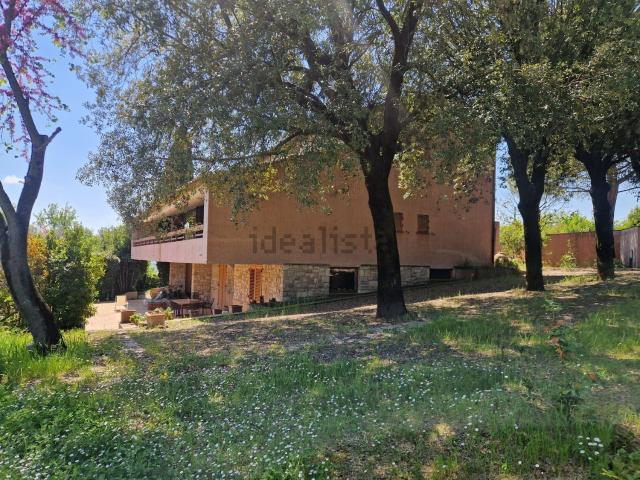 Appartamento in vendita di 230 m² in Strada Vicinale del Ponticello, 44