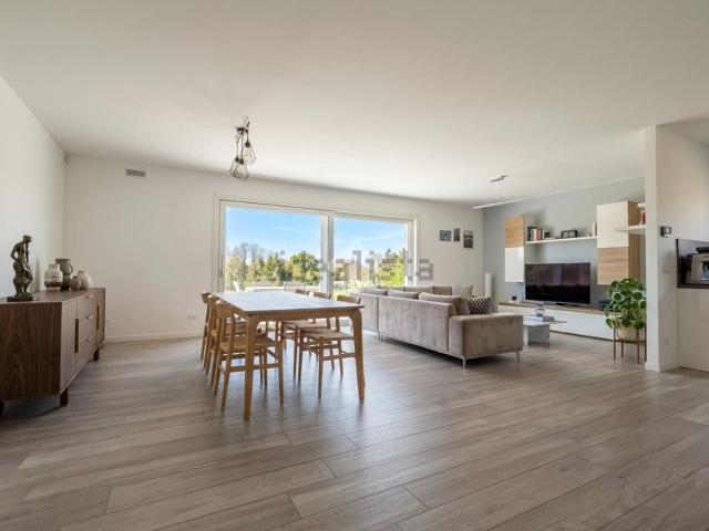 Appartamento in vendita di 231 m² in Via Colugna, 1