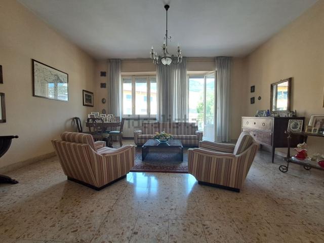 Appartamento in vendita di 231 m² in Via Gabriele D&apos Annunzio, 69