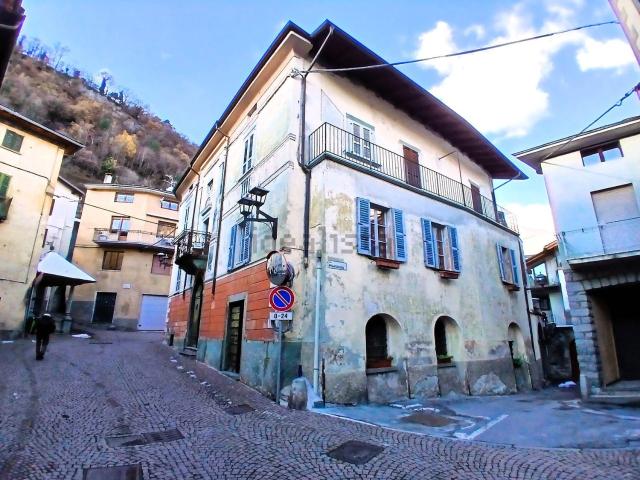 Appartamento in vendita di 231 m² in Via Patrioti, 53