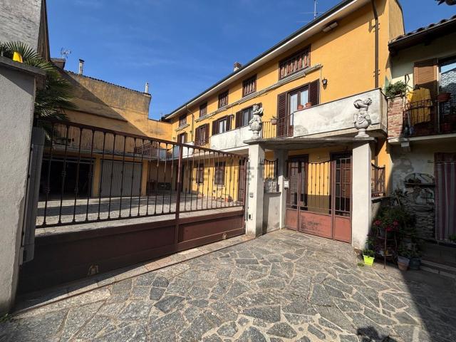 Appartamento in vendita di 232 m² in Via Giuseppe Campana