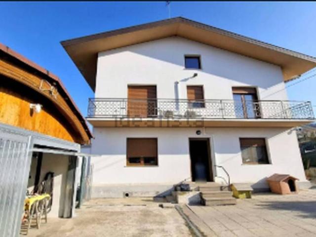 Appartamento in vendita di 231 m² in Via Ledra