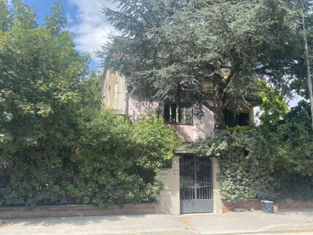 Appartamento in vendita di 232 m² in Via Monte Velino