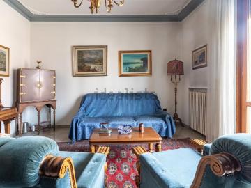Appartamento in vendita di 232 m² in Via Raffaello Sanzio, 50053