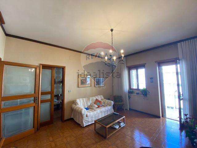 Appartamento in vendita di 232 m² in Viale Unità d&apos Italia, 15