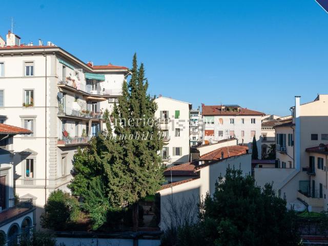Appartamento in vendita di 232 m² in Viale Giovanni Milton