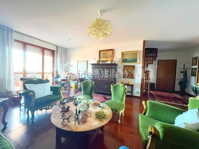 Appartamento in vendita di 232 m² in Piazza Italia, 9