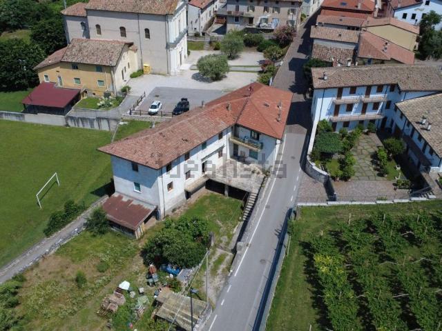 Appartamento in vendita di 233 m² in Via Corno D&apos Aquilio