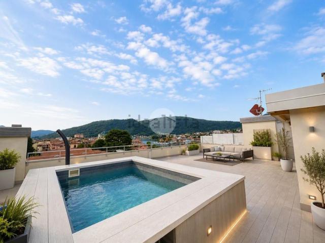 Appartamento in vendita di 233 m² in Via G. Bortolotti, 2