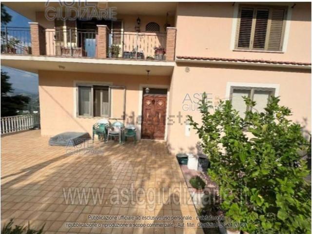 Appartamento in vendita di 233 m² in Via Gabriele d&apos Annunzio, 19