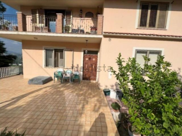 Appartamento in vendita di 233 m² in Via Gabriele d&apos Annunzio