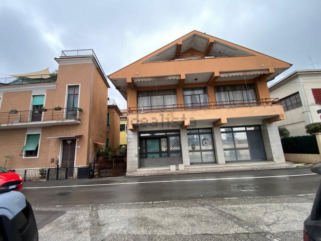 Appartamento in vendita di 233 m² in Via Ottorino Respighi