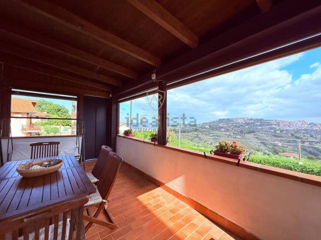 Appartamento in vendita di 233 m² in Strada Licini, 61