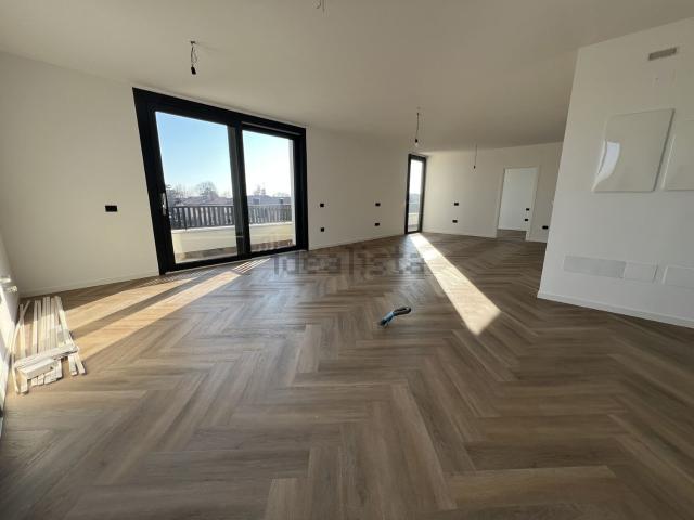 Appartamento in vendita di 234 m² in Via Vicenza